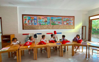 Students in a bright classroom at MDI International College, Colegio María de Icíar